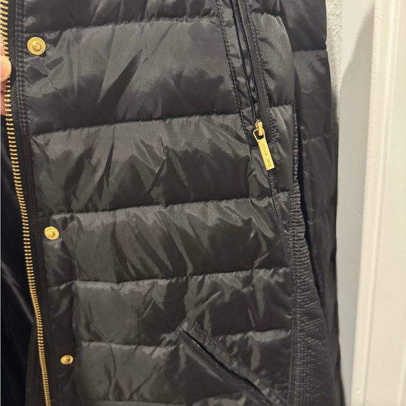 Women's Black Puffer Coat with Faux Fur Hood - Picture 7 of 8